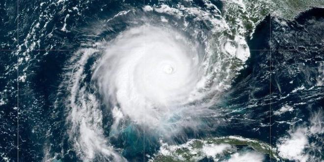 从太空中看到的飓风多丽安.